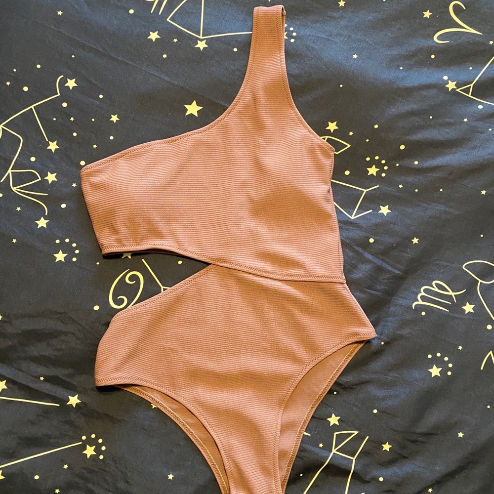 Women’s Cupshe Cutout Swimsuit